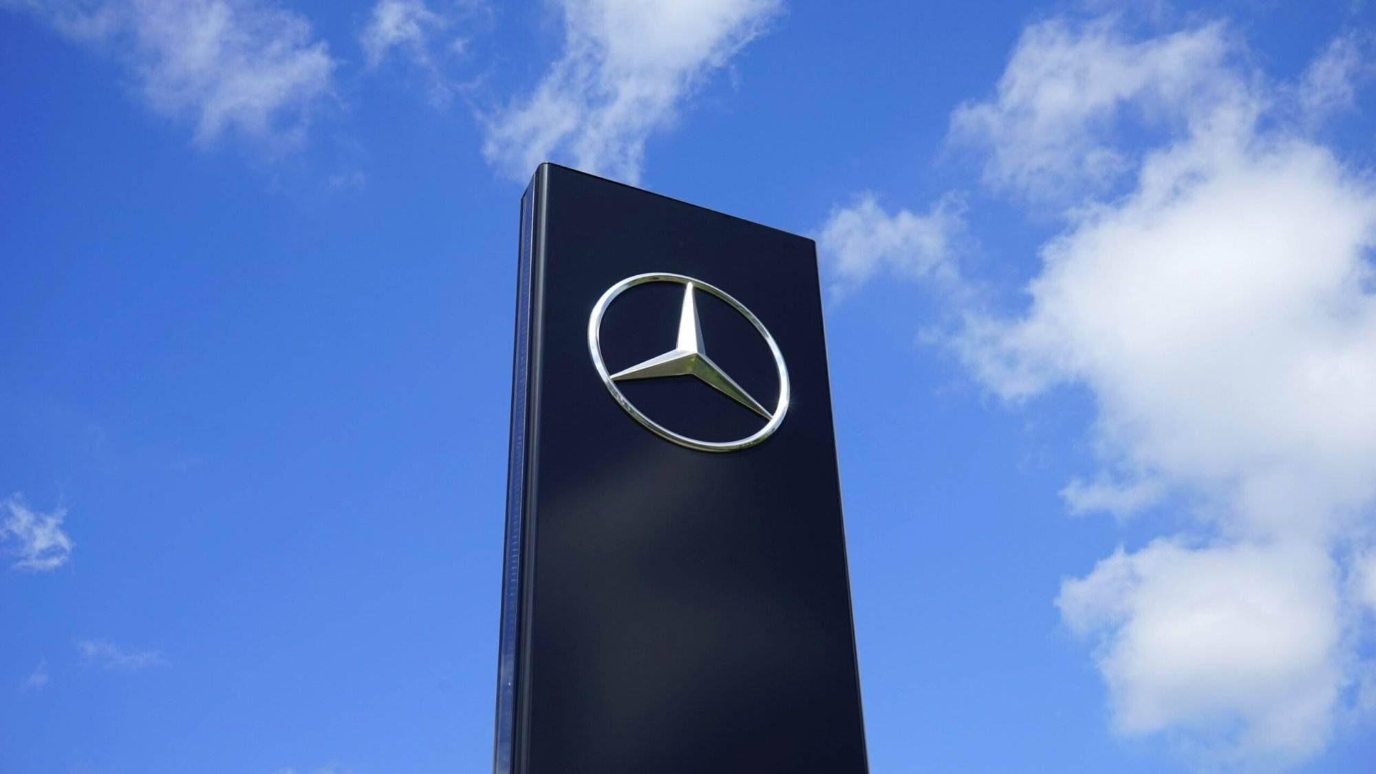 Mercedes-Benz Logo