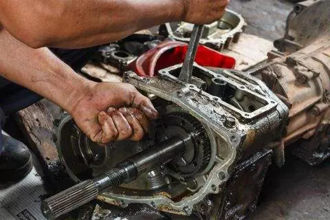 TRANSMISSION & CLUTCH SERVICE 3