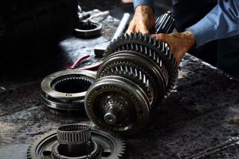 TRANSMISSION & CLUTCH SERVICE