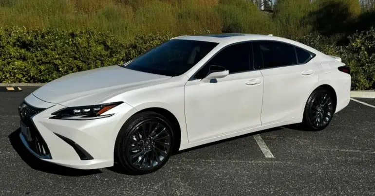 Lexus ES 300h 2024