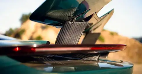 Rear Wing impacts aerodynamics