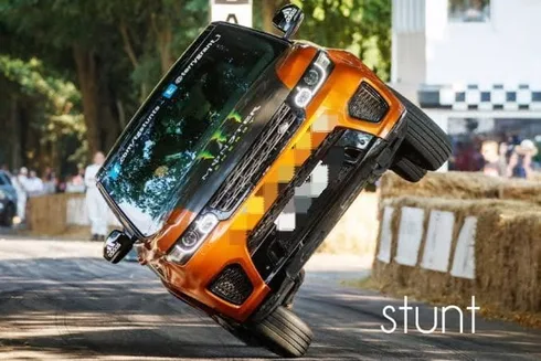 high speed chases and hunts of Range Rover Sport SVR