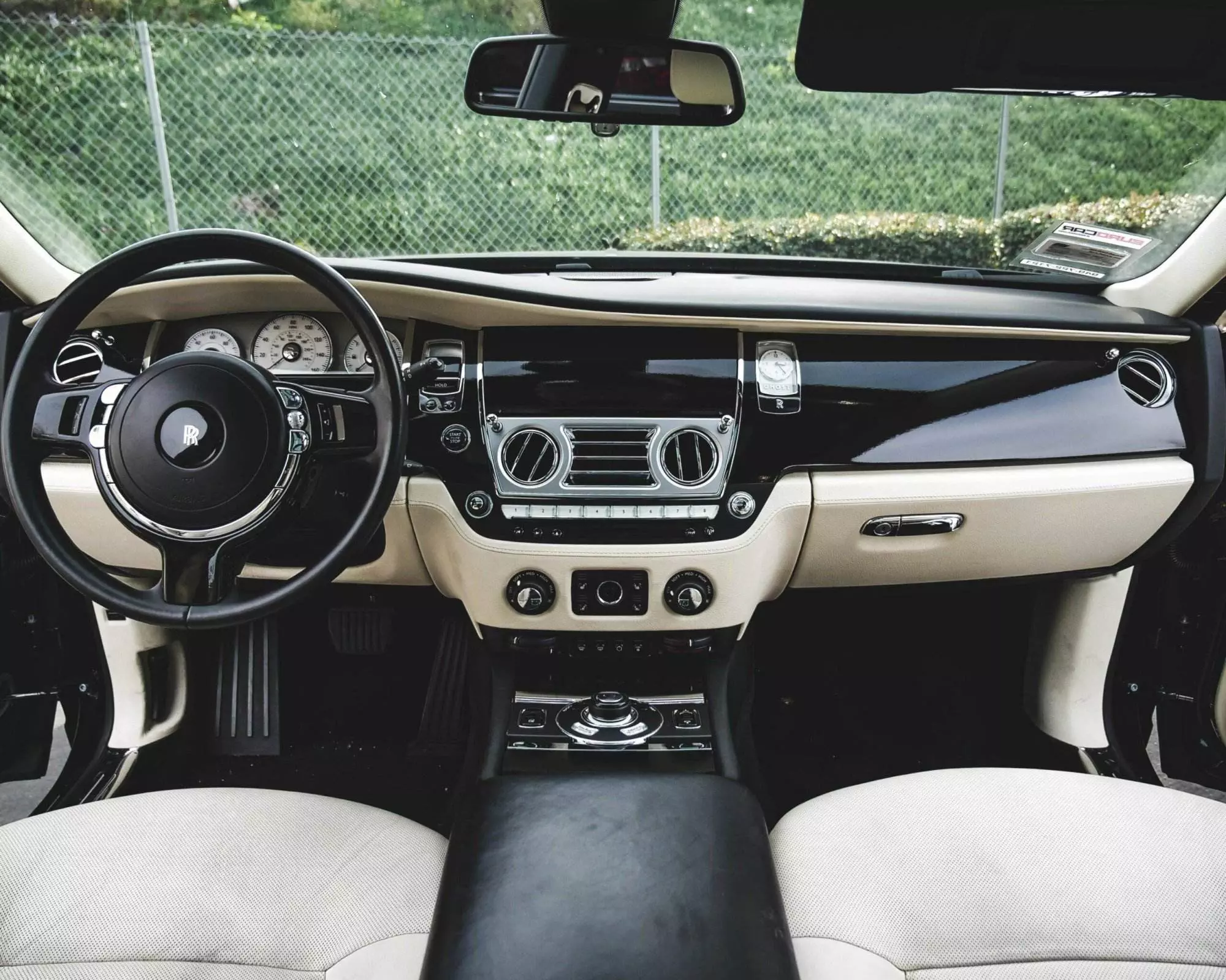 Luxury Car Rental of Rolls-Royce