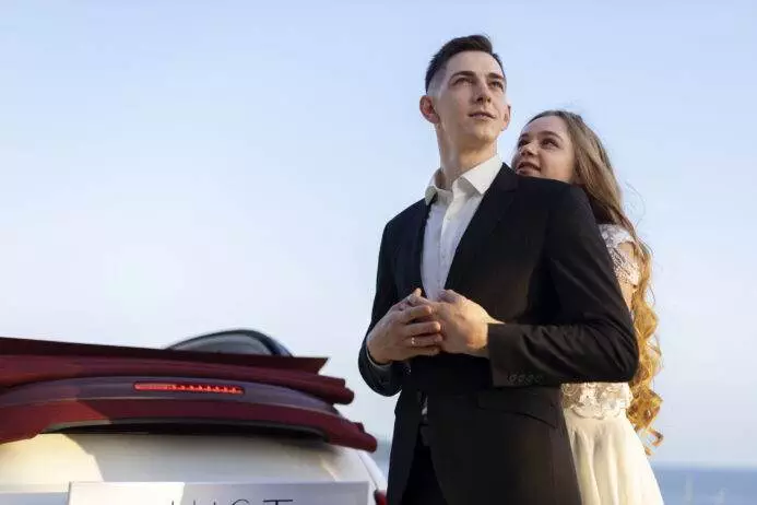 Prom-Night-Perfection-Decoding-How-to-Rent-a-Car-for-the-Grand-Entrance